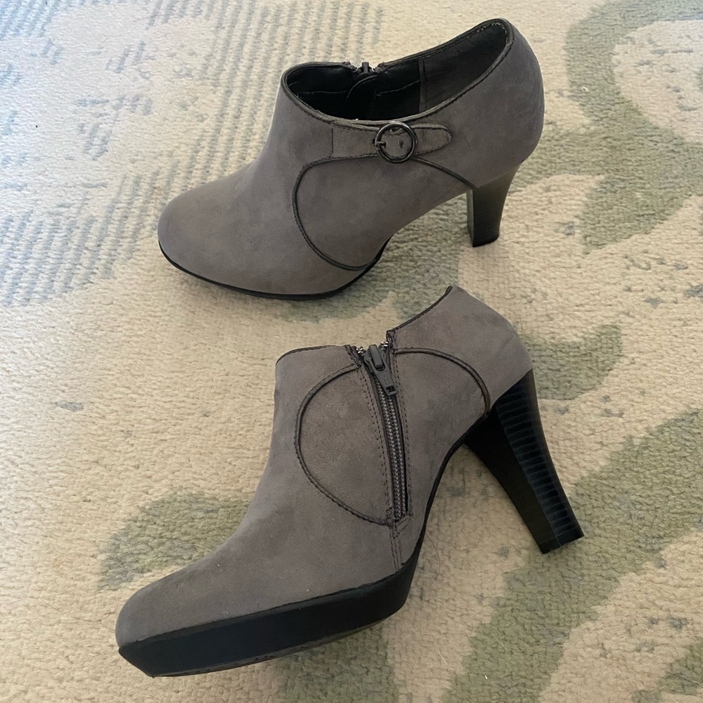 booties size 8 SoleSenseability gray